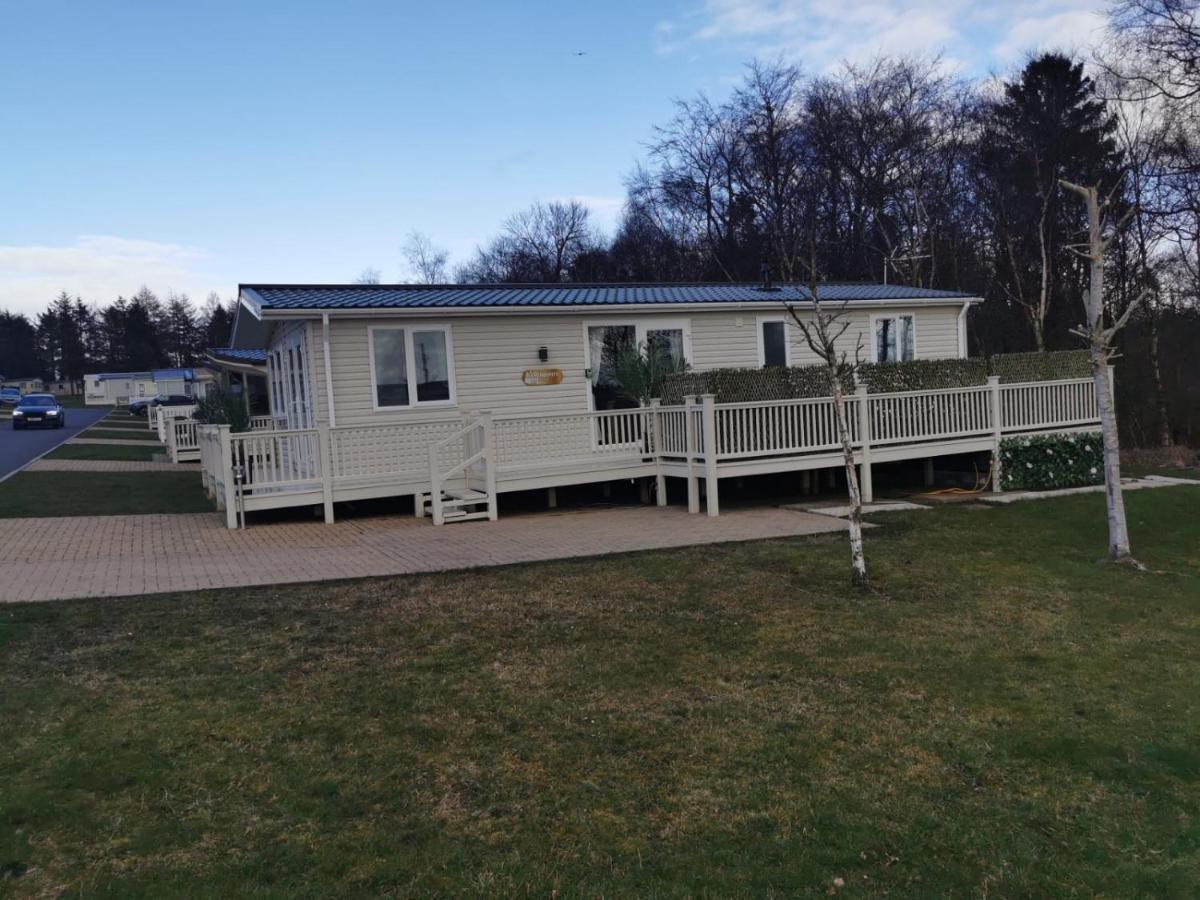 Serendipity Lodge At Percy Wood - Hot Tub & Wi-Fi Swarland Exterior photo